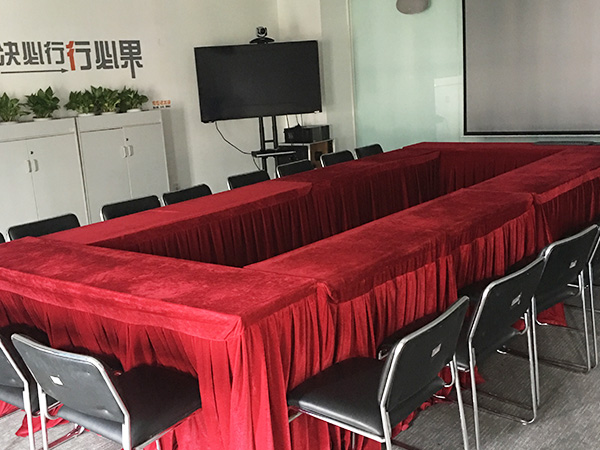 华聚鑫会议室